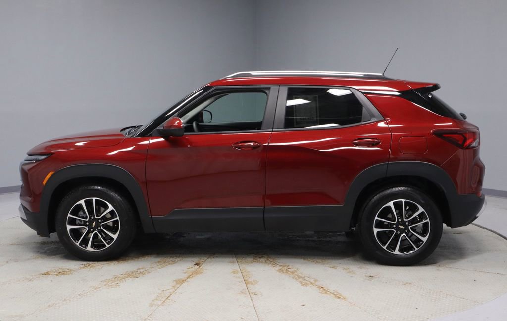 Used 2025 Chevrolet TrailBlazer LT FWD image 7