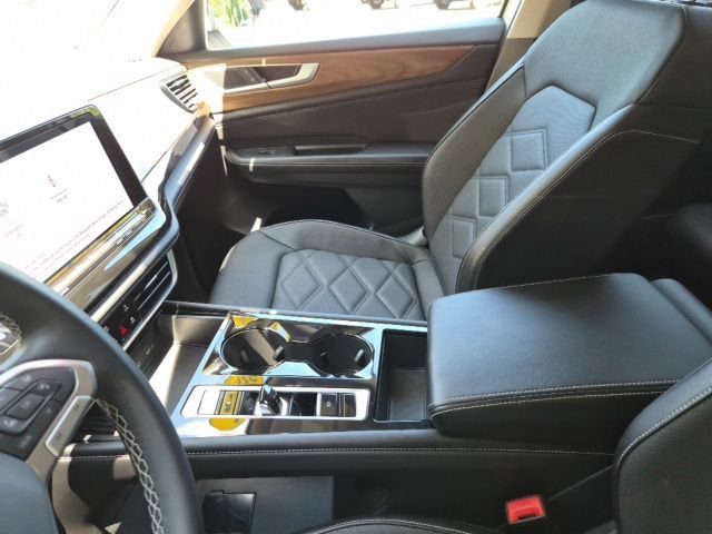 Used 2025 Volkswagen Atlas SE AWD/4WD image 15