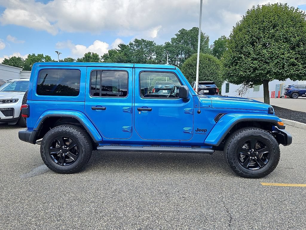 Used 2022 Jeep Wrangler Unlimited Sahara AWD/4WD image 8