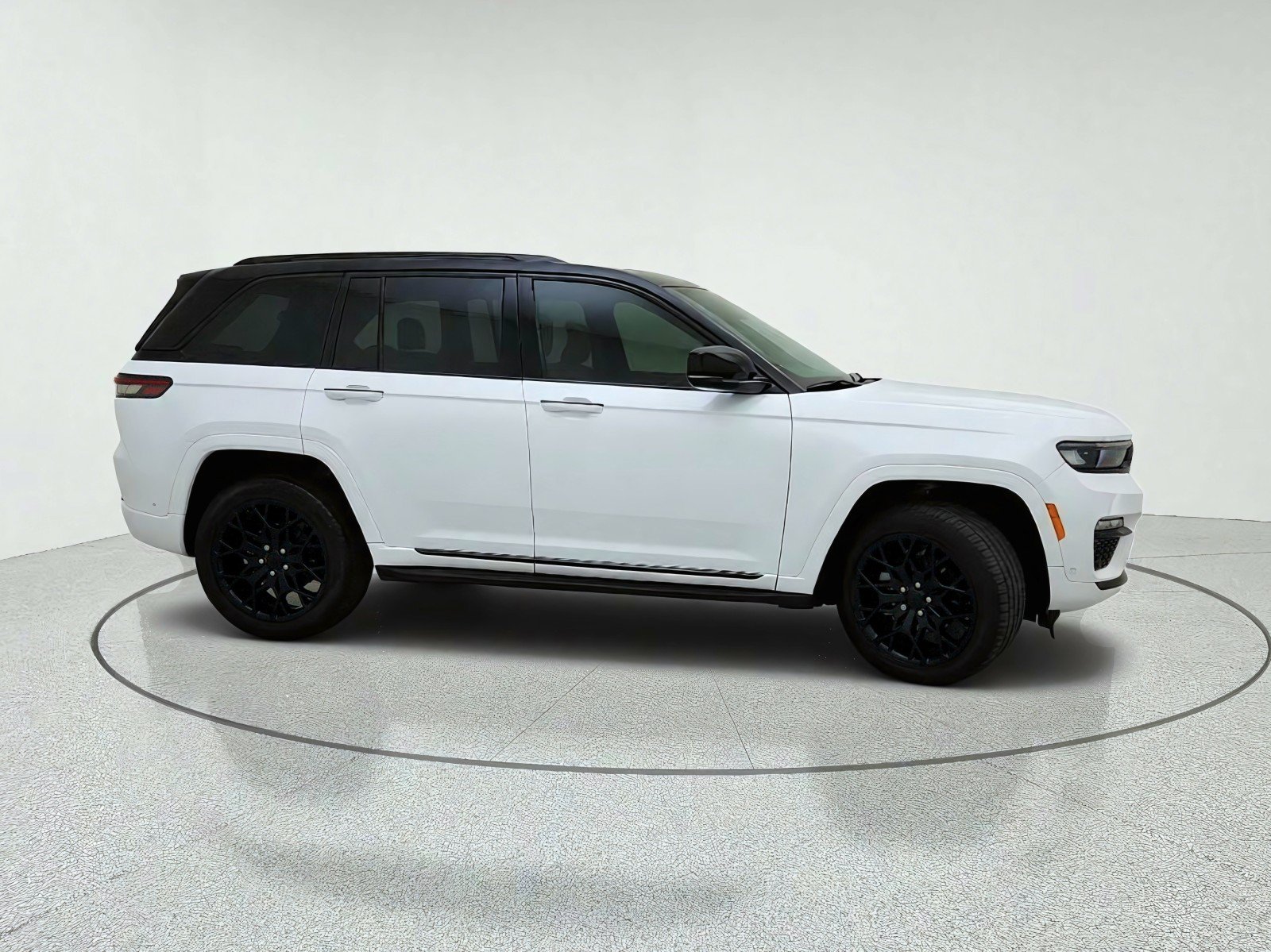 Used 2024 Jeep Grand Cherokee Summit AWD/4WD image 6