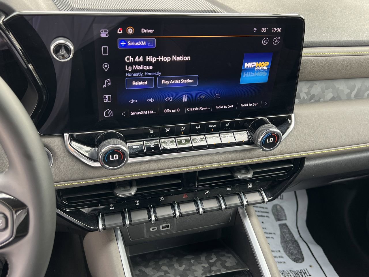 Used 2024 Chevrolet Colorado ZR2 w/ Technology Package AWD/4WD image 16