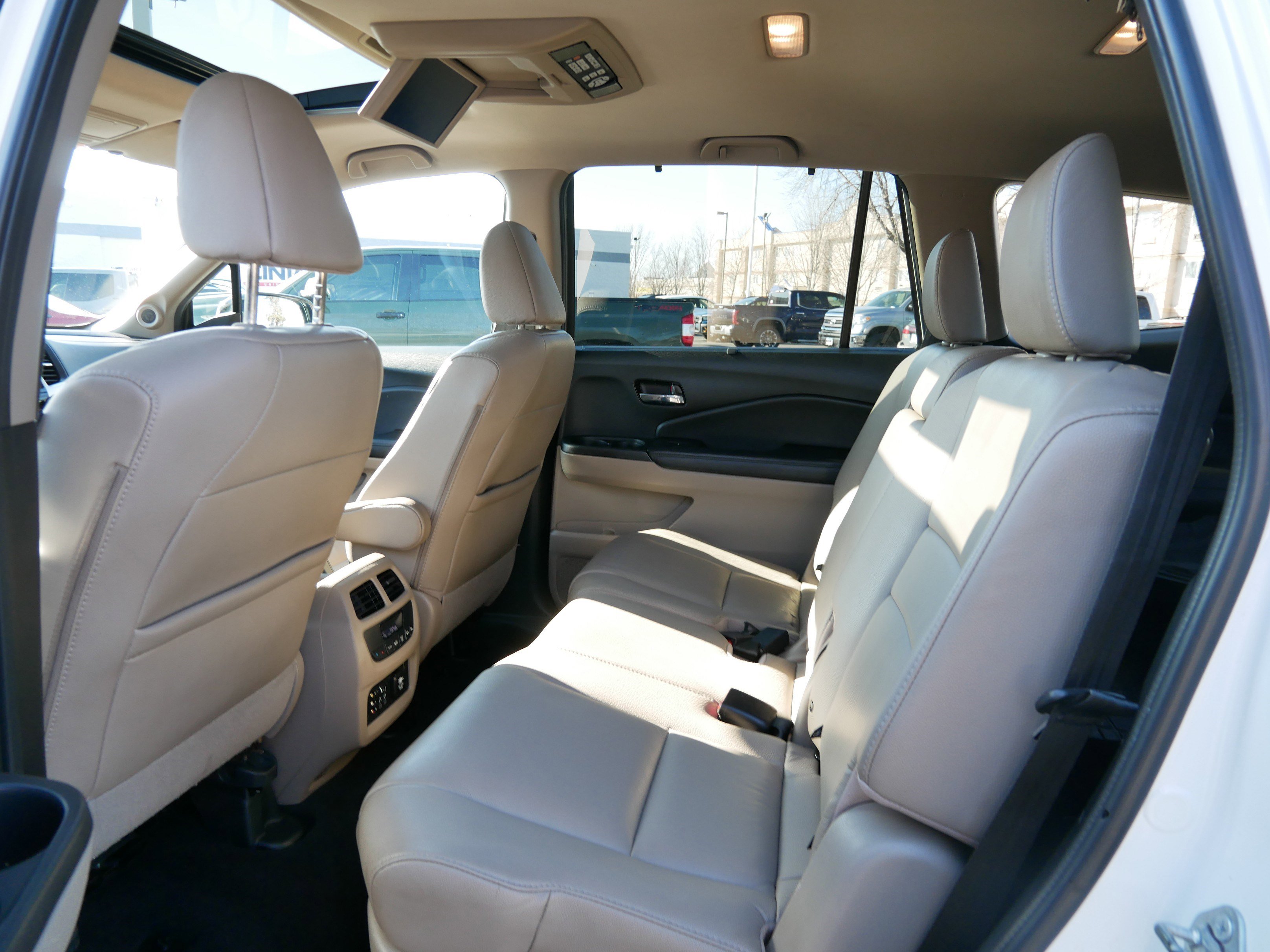 Used 2017 Honda Pilot Touring image 32