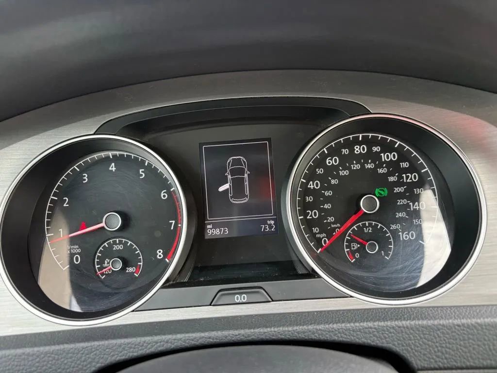 Used 2015 Volkswagen Golf S image 14