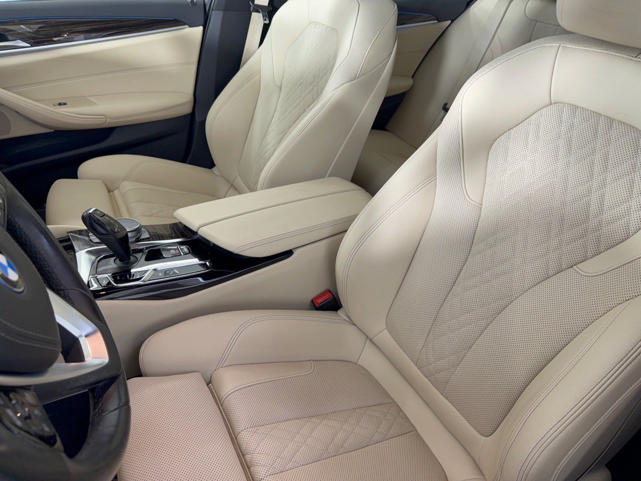 Used 2022 BMW 530e w/ Convenience Package RWD image 5