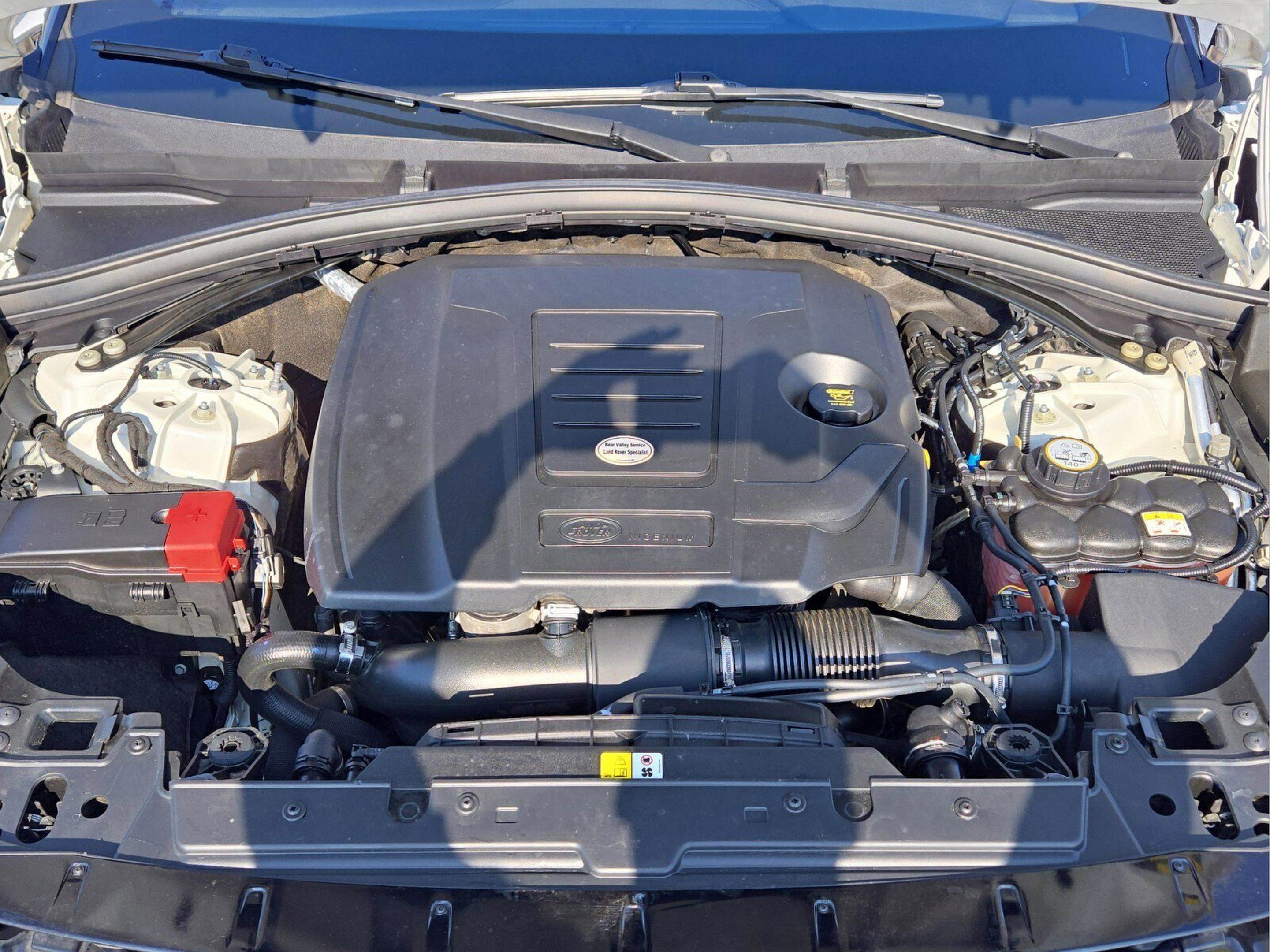 Used 2019 Land Rover Range Rover Velar R-Dynamic SE image 24