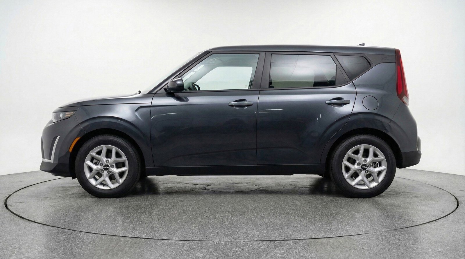 Used 2025 Kia Soul LX w/ LX Technology Package FWD image 4