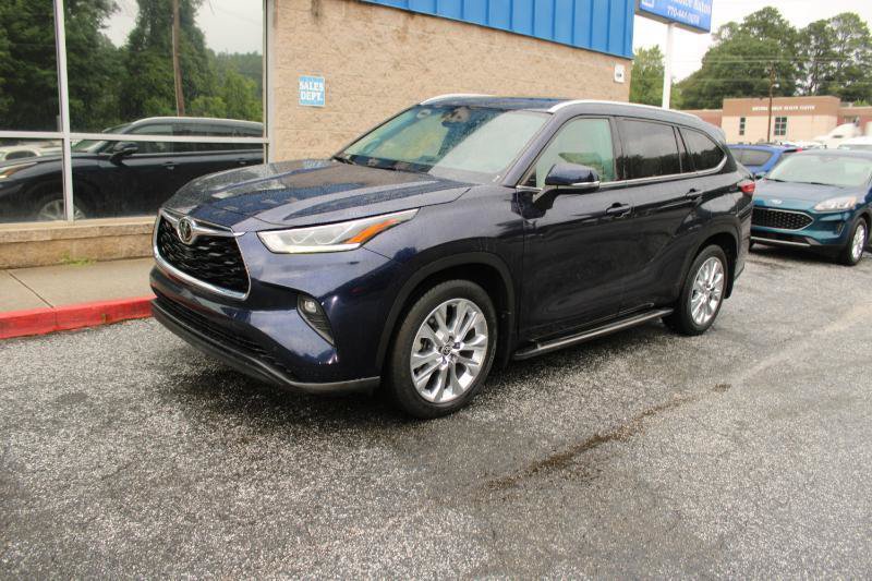 Used 2021 Toyota Highlander Limited FWD image 3