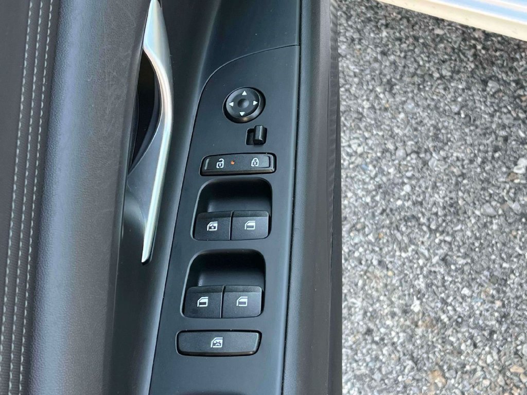 Used 2025 Hyundai Elantra SEL FWD image 13