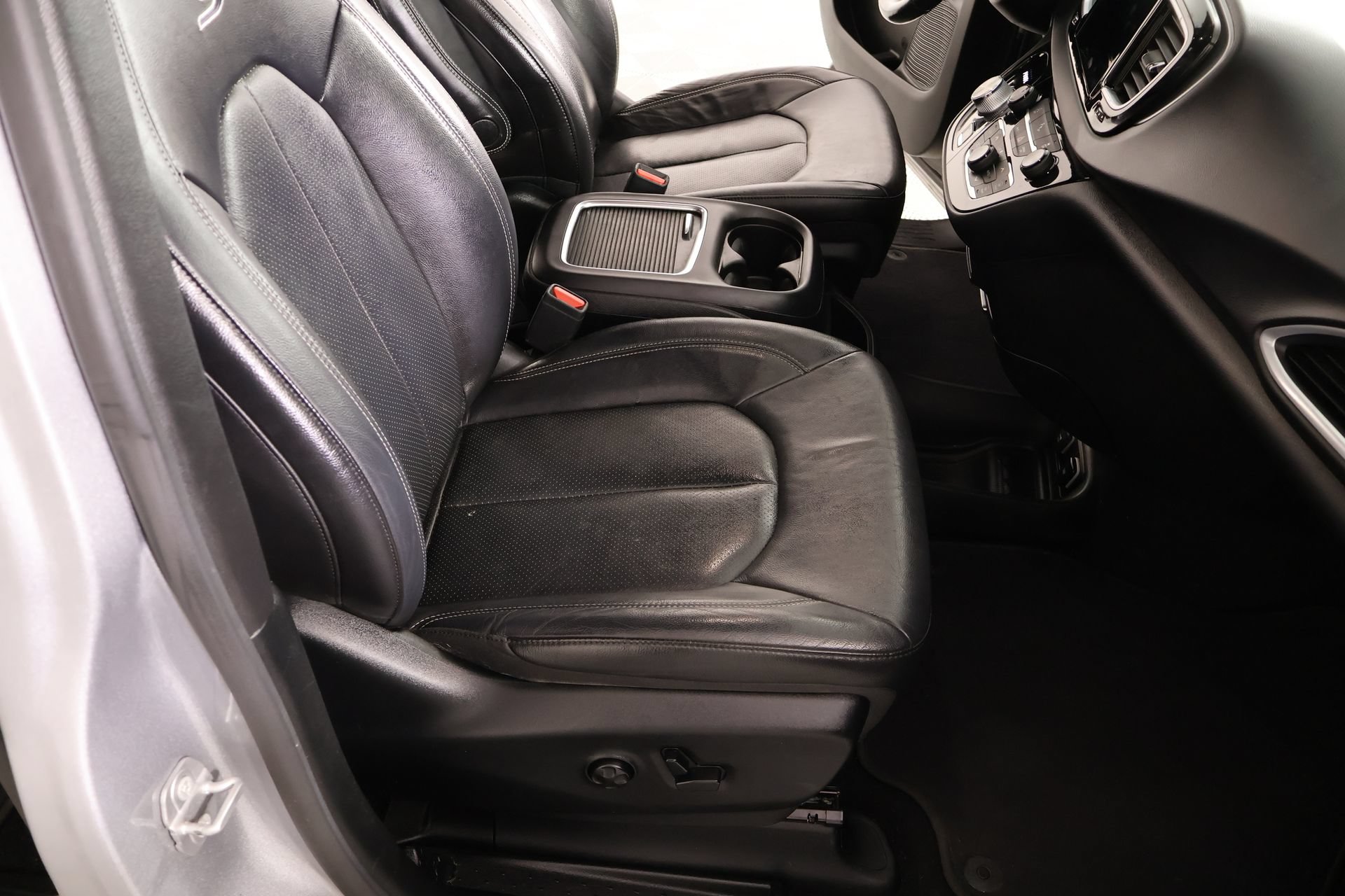 Used 2018 Chrysler Pacifica Touring-L Plus w/ S Appearance Package FWD image 15