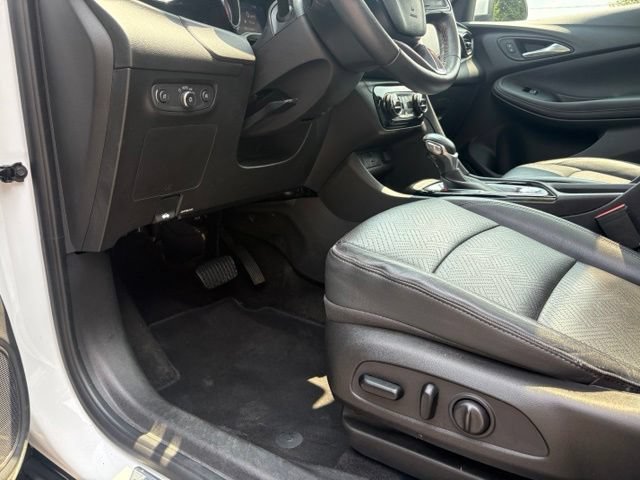Used 2020 Buick Encore GX Essence w/ Experience Buick Package FWD image 30