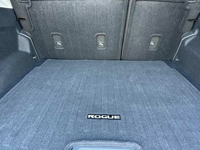 Used 2026 Nissan Rogue SV FWD image 17