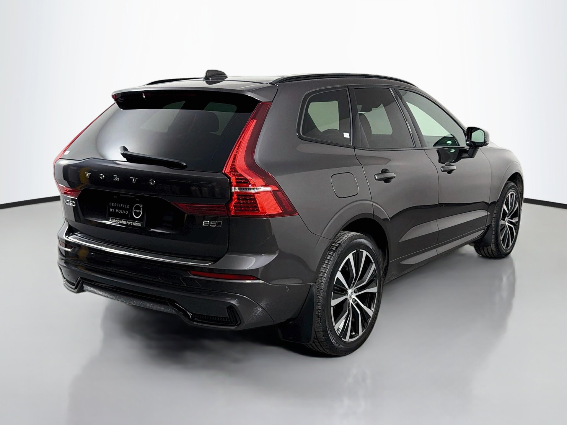 Certified 2024 Volvo XC60 B5 Plus w/ Protection Package Premier AWD/4WD image 6