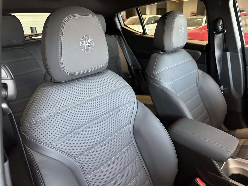 New 2026 Alfa Romeo Tonale w/ Black Premium Package AWD/4WD image 28
