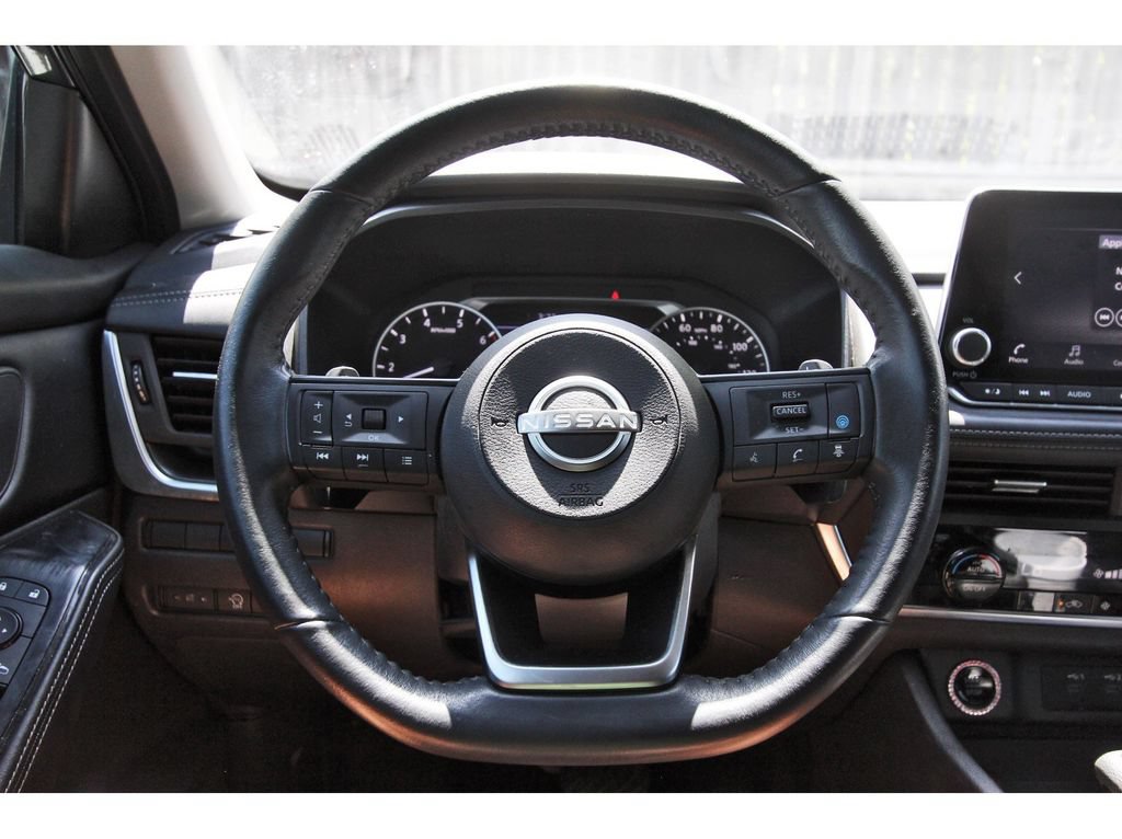 Used 2024 Nissan Rogue SV w/ SV Premium Package FWD image 16