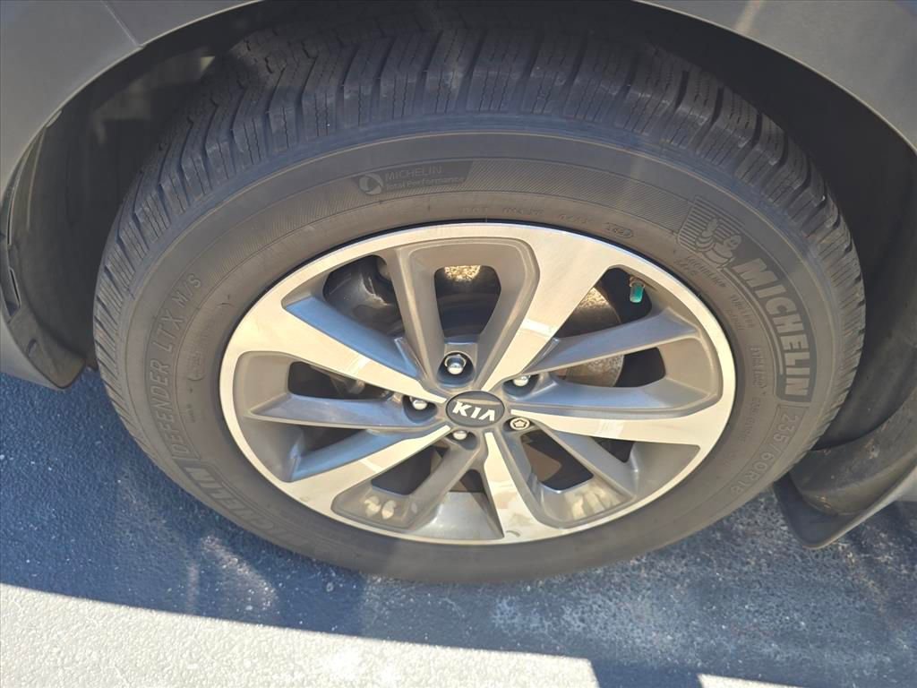 Used 2019 Kia Sorento EX w/ EX Touring Package FWD image 4