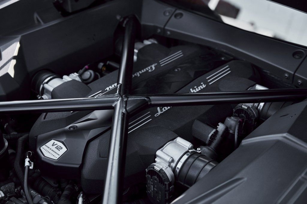 Used 2018 Lamborghini Aventador S image 32