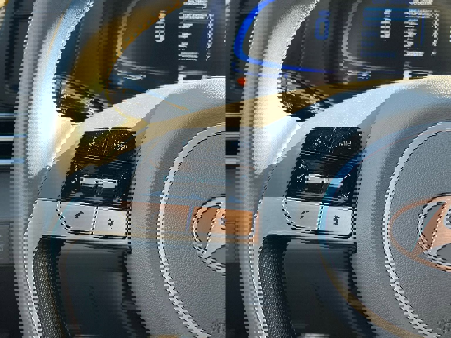 Certified 2025 Hyundai Elantra Sport image 27