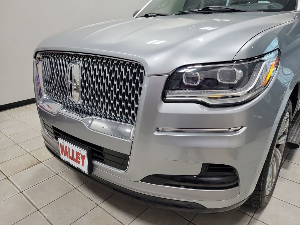 Used 2022 Lincoln Navigator Reserve image 12