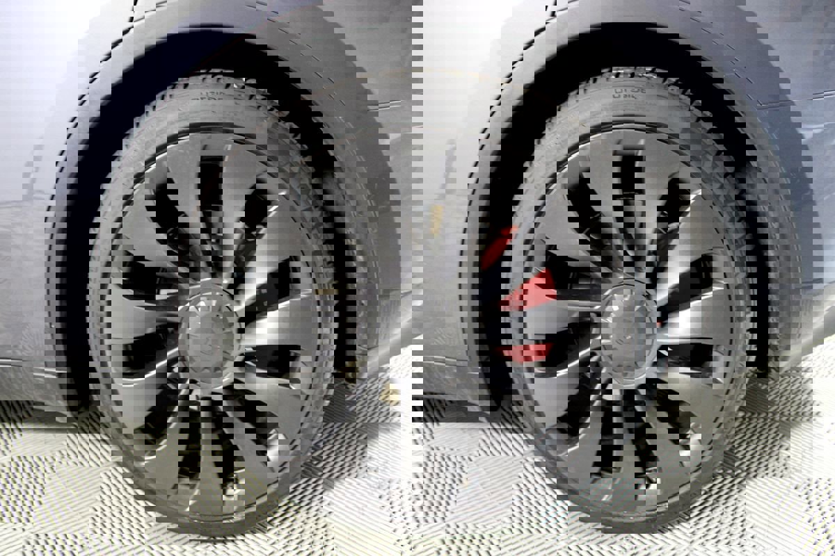 Used 2023 Tesla Model Y Performance image 37