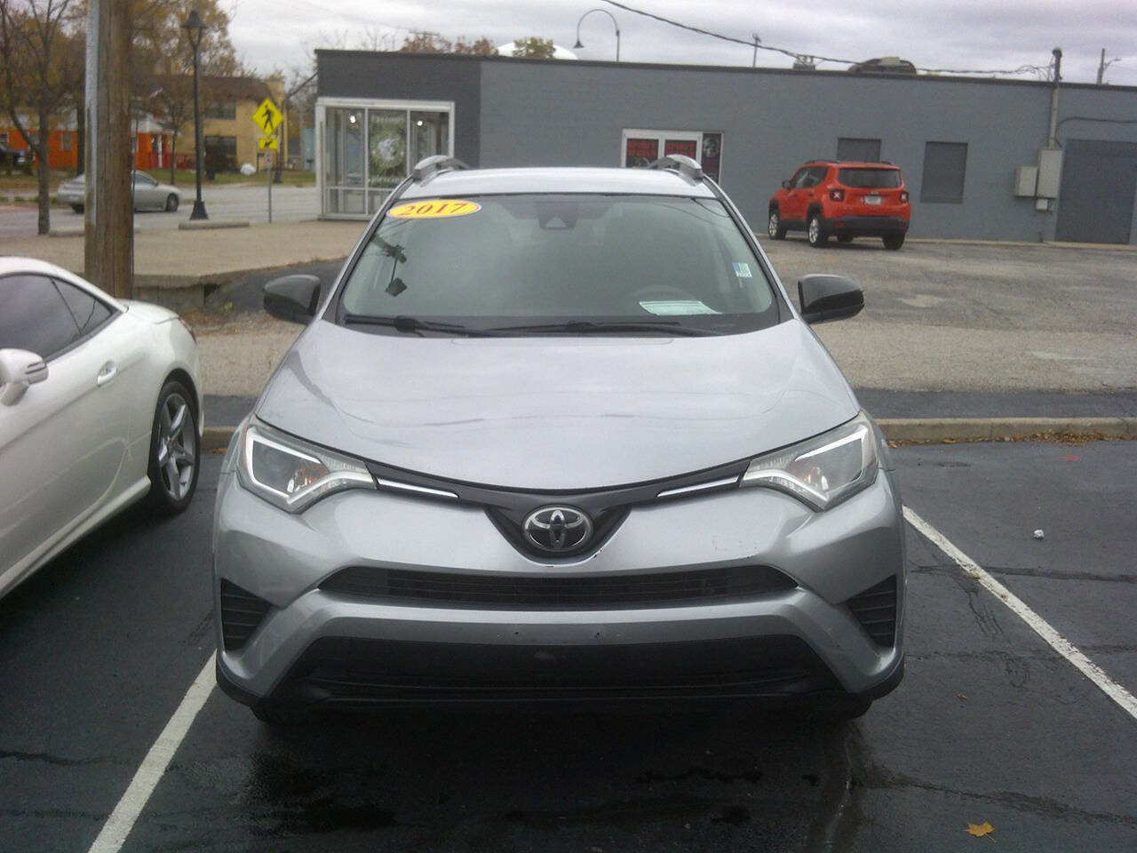 Used 2017 Toyota RAV4 LE image 1