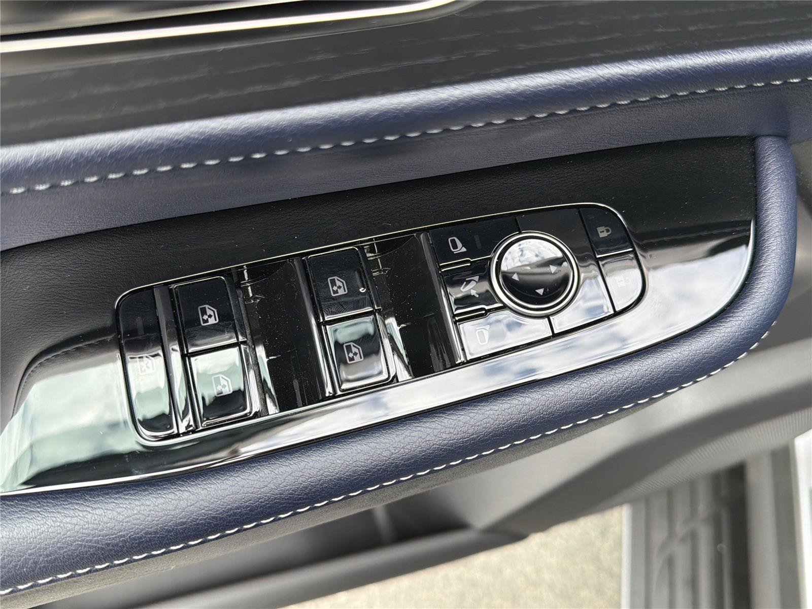 New 2026 INFINITI QX80 4WD w/ Sport Exterior Package image 18