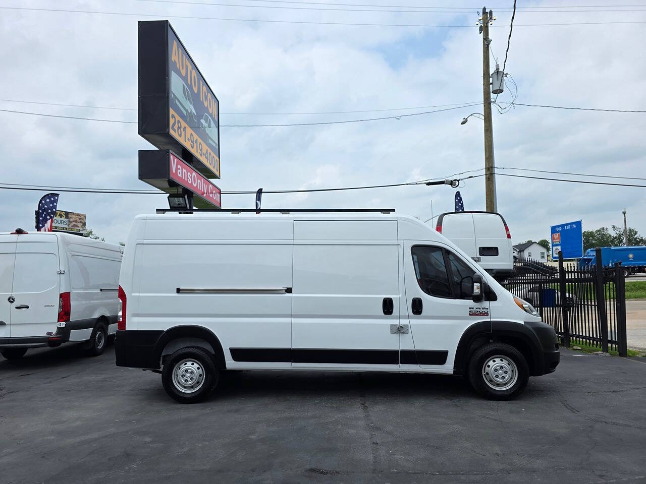 Used 2020 RAM ProMaster 2500 w/ Premium Appearance Group FWD image 3