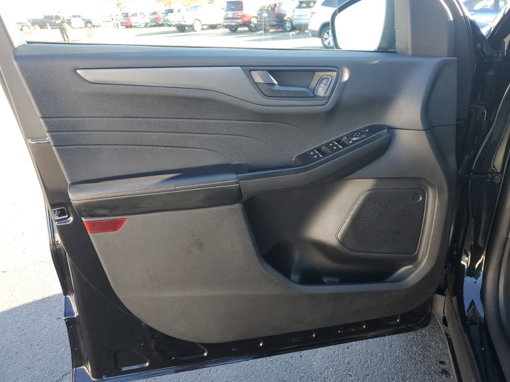 Used 2025 Ford Escape Active image 30