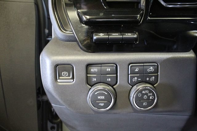 Used 2023 Chevrolet Silverado 1500 ZR2 w/ Technology Package AWD/4WD image 11