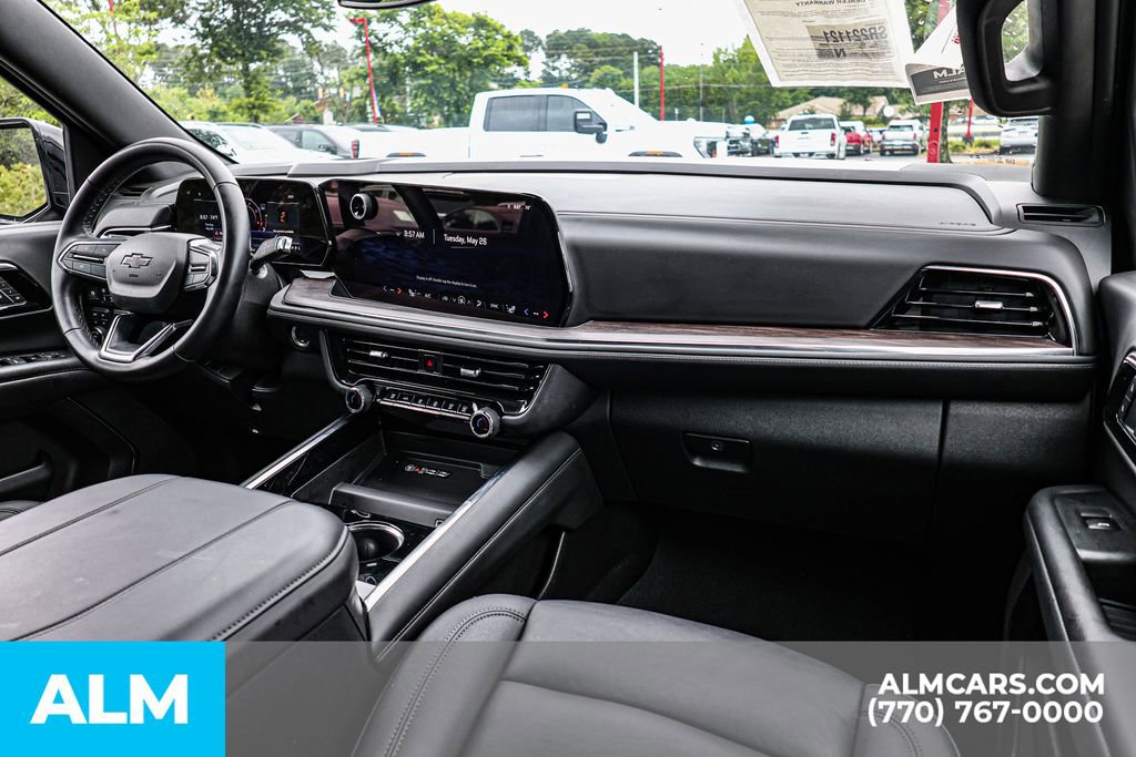 Used 2025 Chevrolet Suburban Z71 AWD/4WD image 32