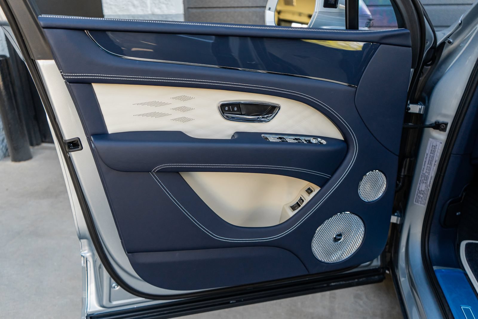 New 2026 Bentley Bentayga Extended Wheelbase AWD/4WD image 24
