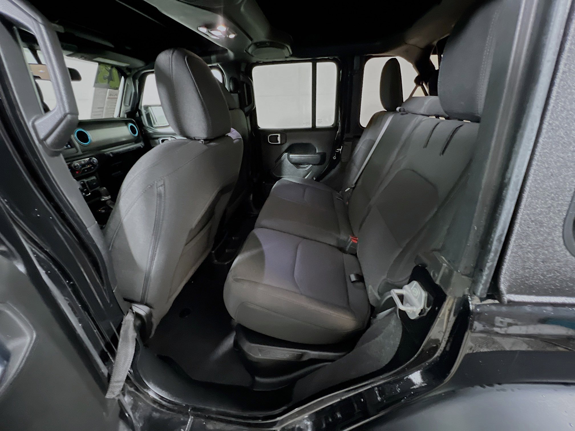 Used 2023 Jeep Wrangler Unlimited AWD/4WD image 28