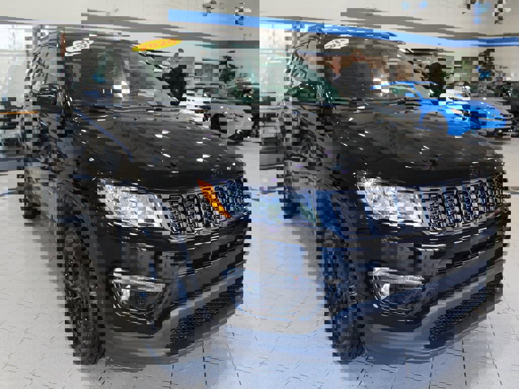 Used 2020 Jeep Compass Latitude image 3