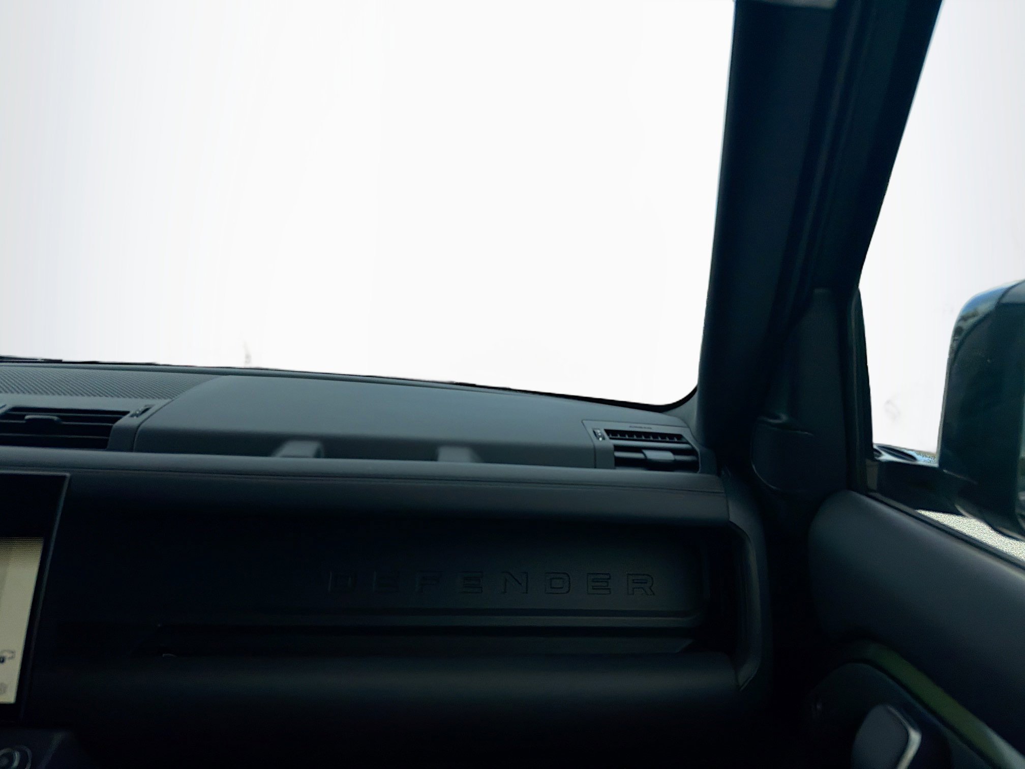 New 2026 Land Rover Defender 110 X-Dynamic SE AWD/4WD image 17