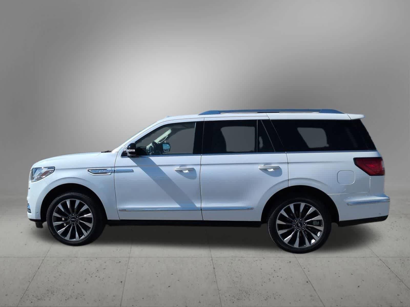 Used 2021 Lincoln Navigator Reserve w/ Luxury Package AWD/4WD image 3