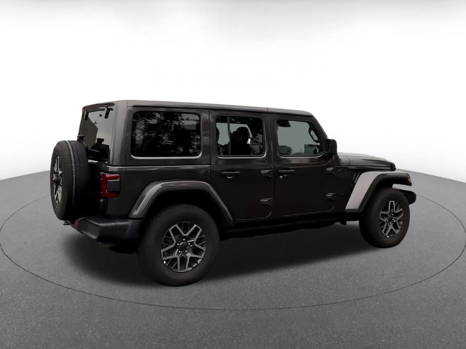Used 2025 Jeep Wrangler Sahara image 12
