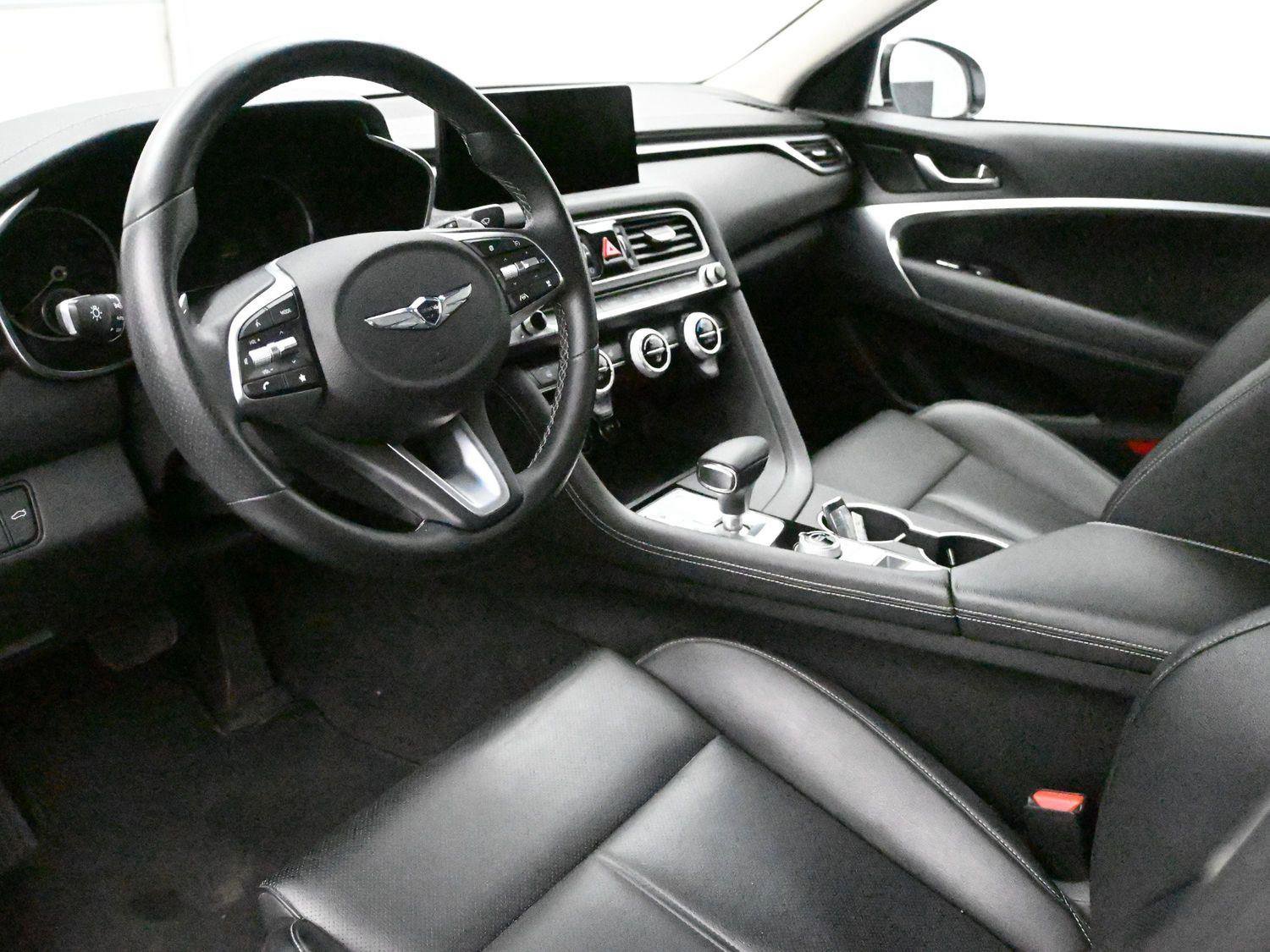 Used 2022 Genesis G70 2.0T image 2