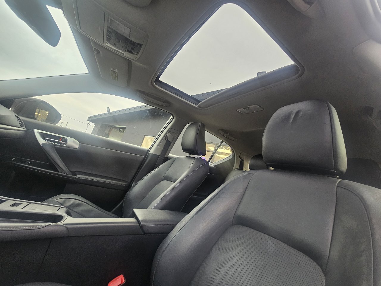 Used 2012 Lexus CT 200h image 34