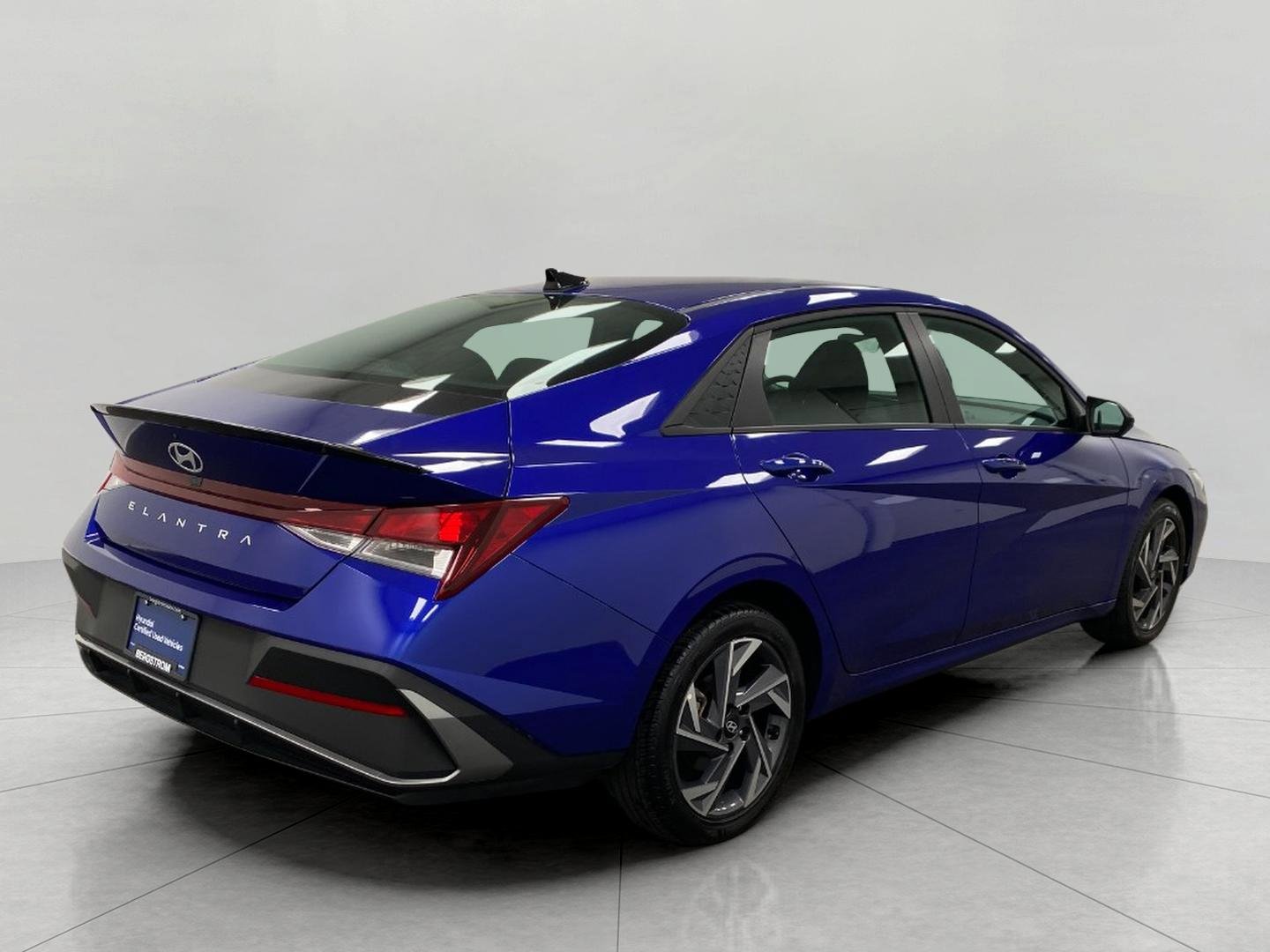 Certified 2025 Hyundai Elantra Sport image 3