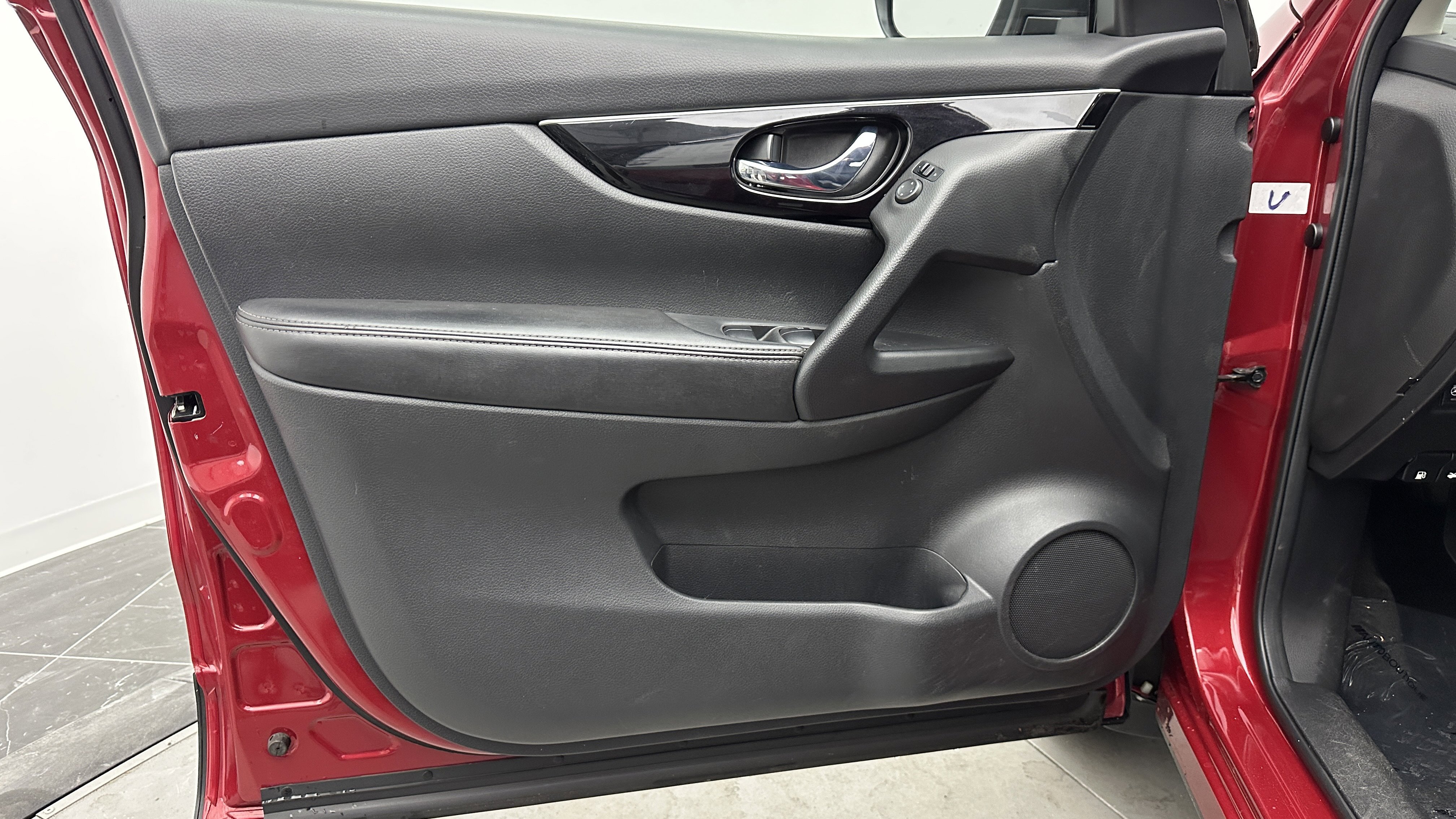 Used 2017 Nissan Rogue Sport SL w/ SL Premium Package image 12