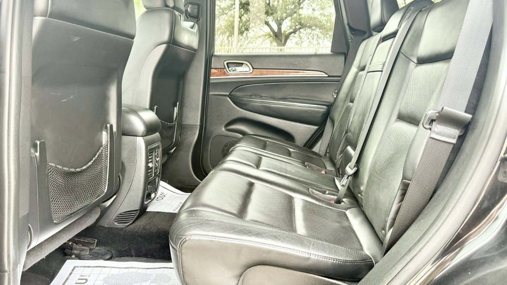 Used 2013 Jeep Grand Cherokee Limited w/ Luxury Group II image 16