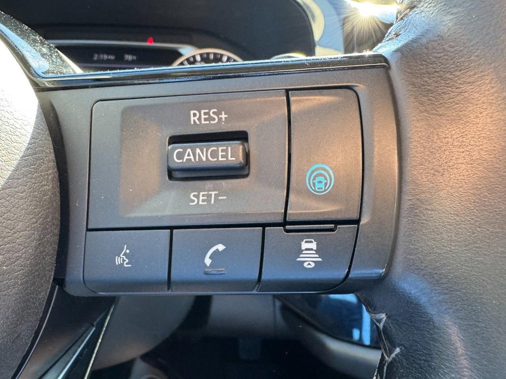 Used 2022 Nissan Pathfinder SV image 17