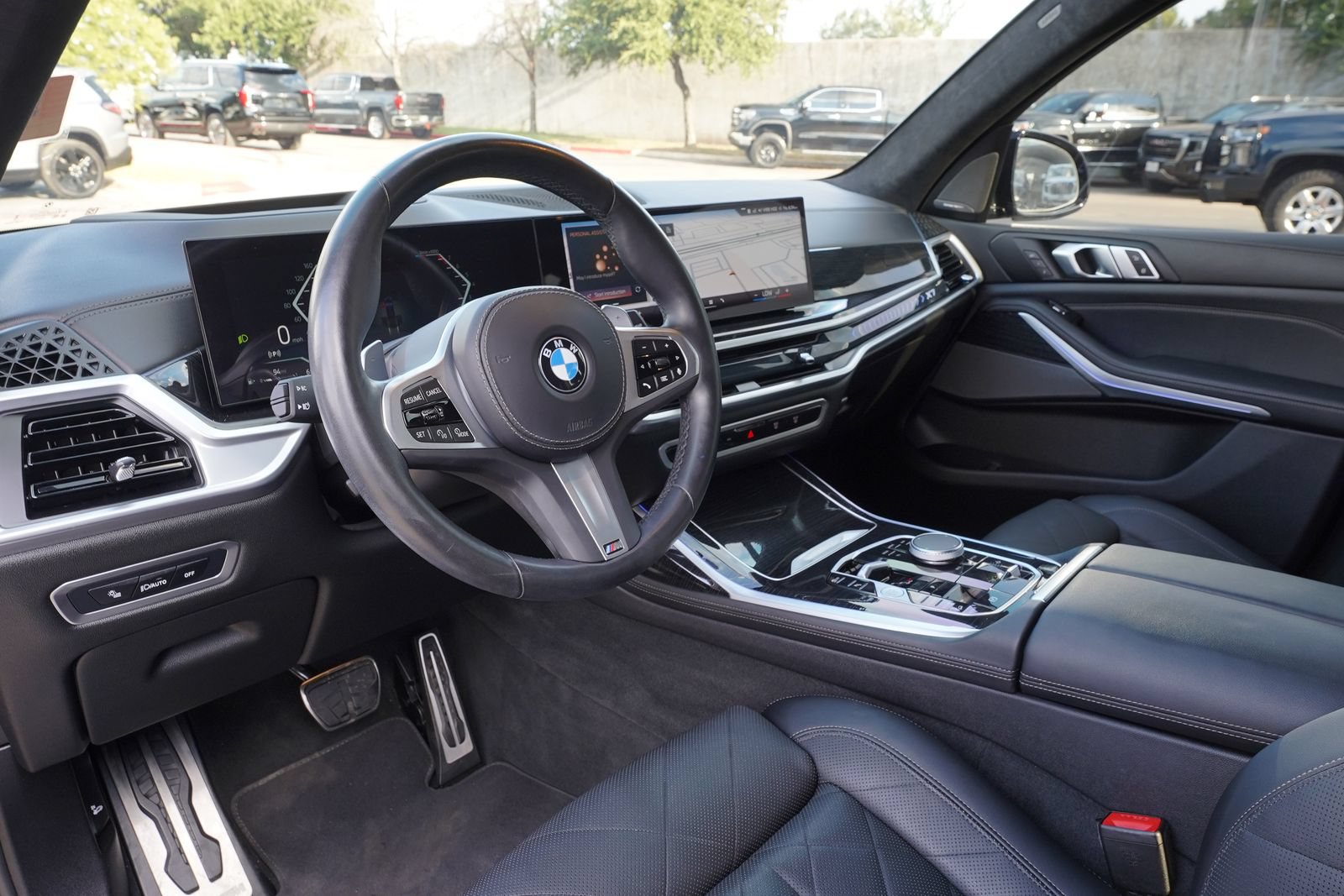 Used 2024 BMW X7 xDrive40i w/ M Sport Package AWD/4WD image 17