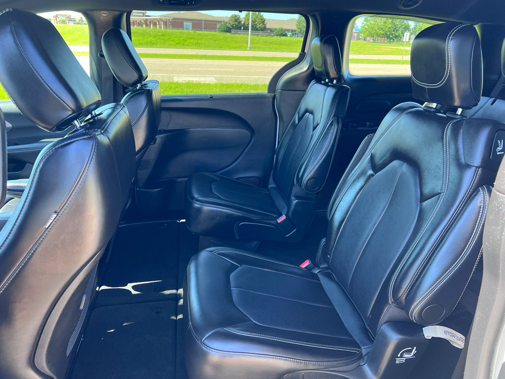 Used 2025 Chrysler Pacifica Select FWD image 19