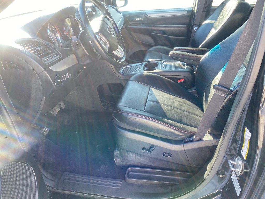 Used 2016 Dodge Grand Caravan R/T image 9