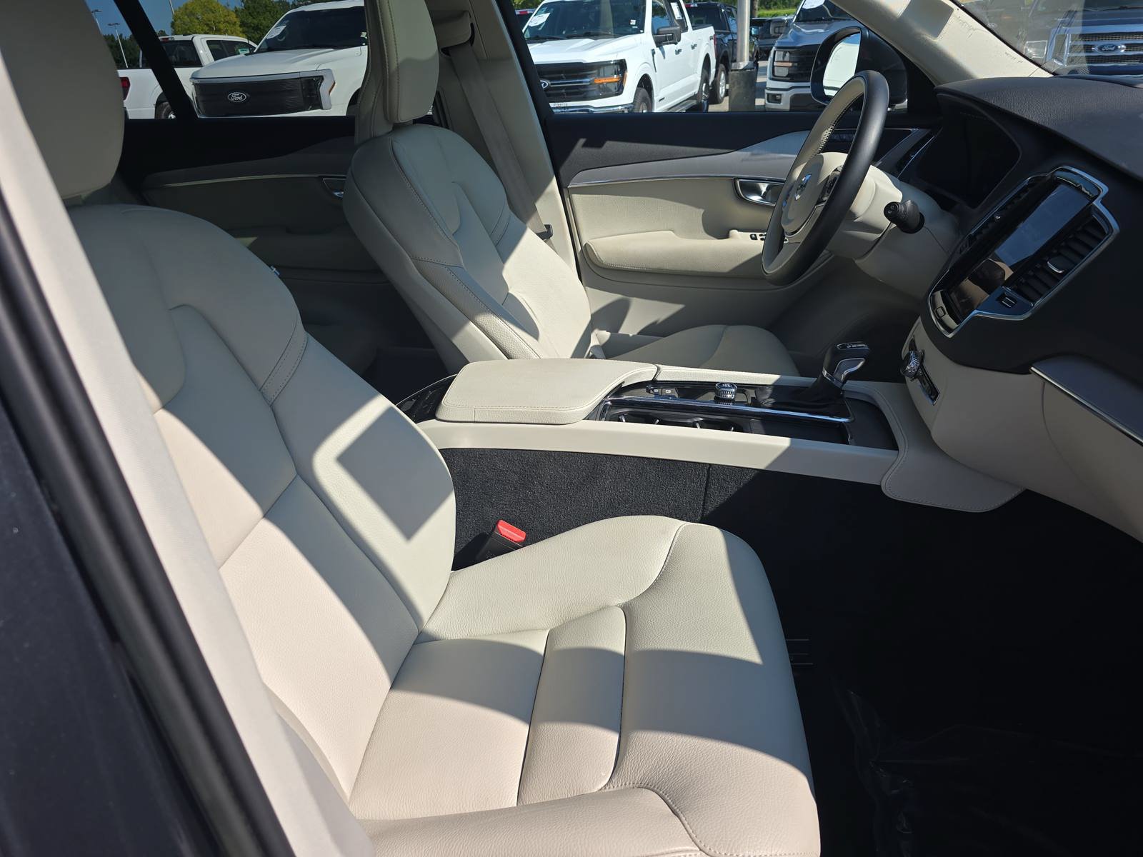Used 2022 Volvo XC90 T5 Momentum FWD image 10
