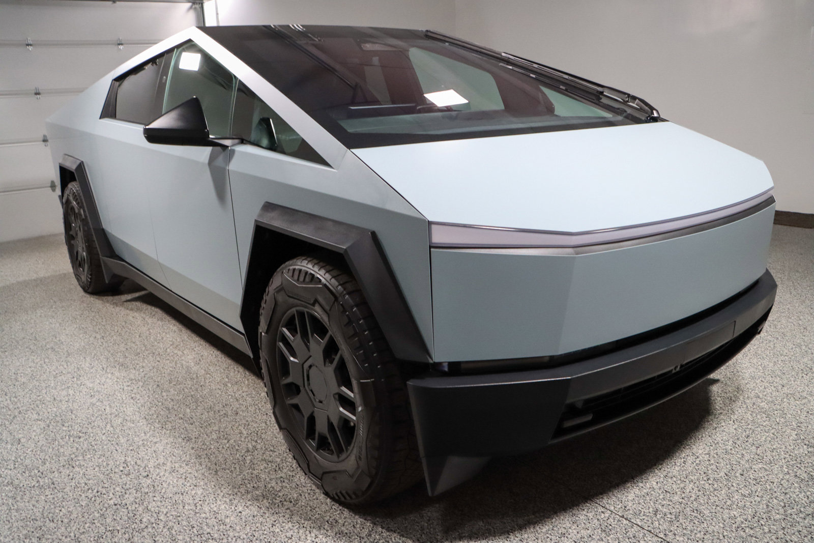 Used 2024 Tesla Cybertruck AWD Crew Cab image 5