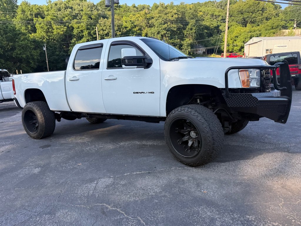 Used 2011 GMC Sierra 2500 Denali w/ Suspension Package, Off-Road AWD/4WD image 10