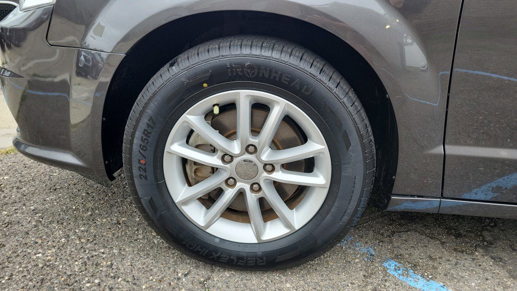 Used 2019 Dodge Grand Caravan SXT image 38