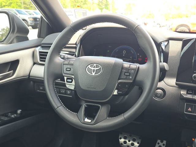 Used 2025 Toyota Camry SE FWD image 35