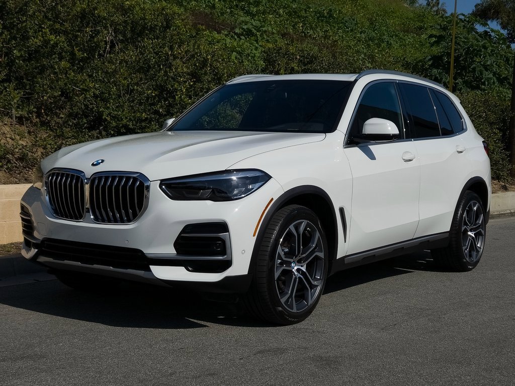 Used 2023 BMW X5 xDrive40i w/ Parking Assistance Package image 28